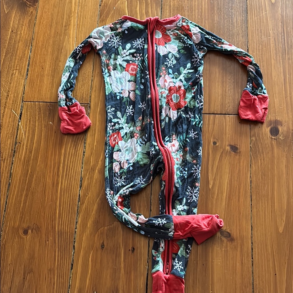 Little sleepies poinsettia zippy